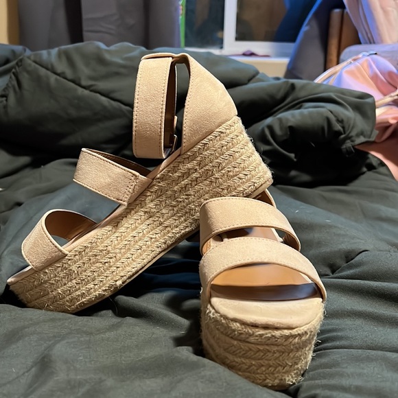 Platform Sandals - Picture 3 of 3